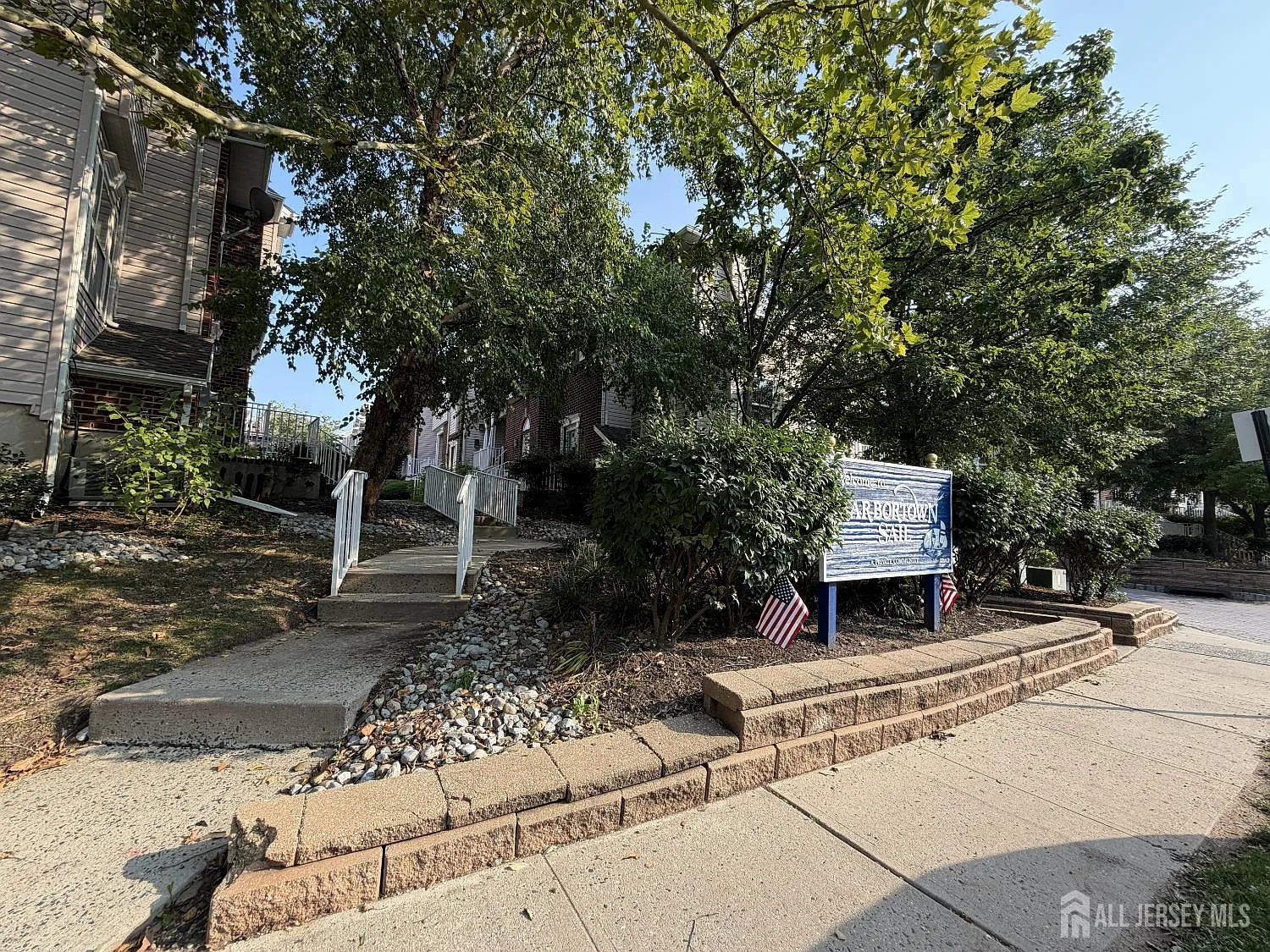 2 bed, 1.5 bath, 1132 sqft, $2,550 — Photo 2