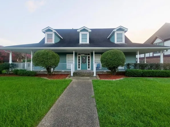15 Grand Canyon Dr, New Orleans, LA 70131