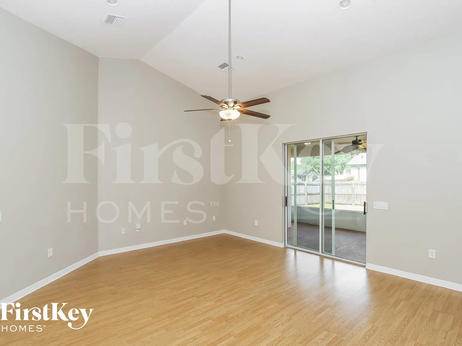 4 bed, 2.0 bath, 2100 sqft, $2,420 — Photo 3