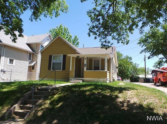 1st image of 414 Allan St