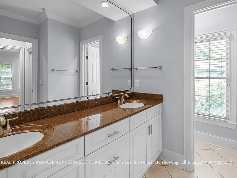 529 Queens Rd — Photo 53
