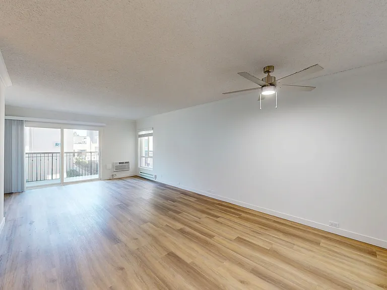 Eight 80 Newport Beach — Photo 206