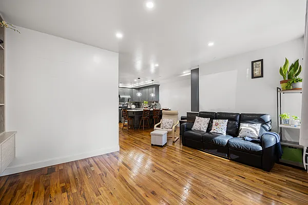 Sold by Ilite Realty Inc | media 6