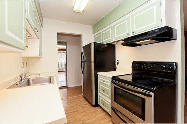 1st image of 915 11th Avenue S