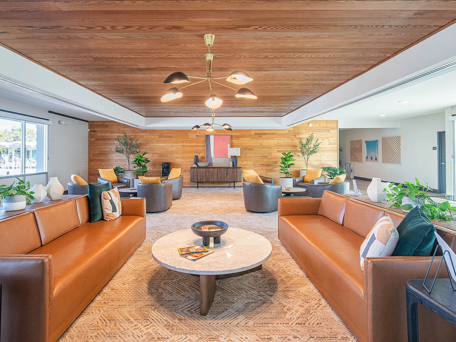 Phoenix Manor — Photo 2