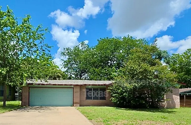 1408 Glencrest Dr — Photo 1