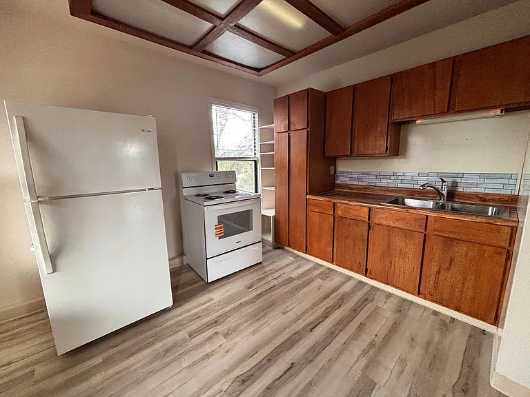 1129 E State St #1&2 — Photo 17