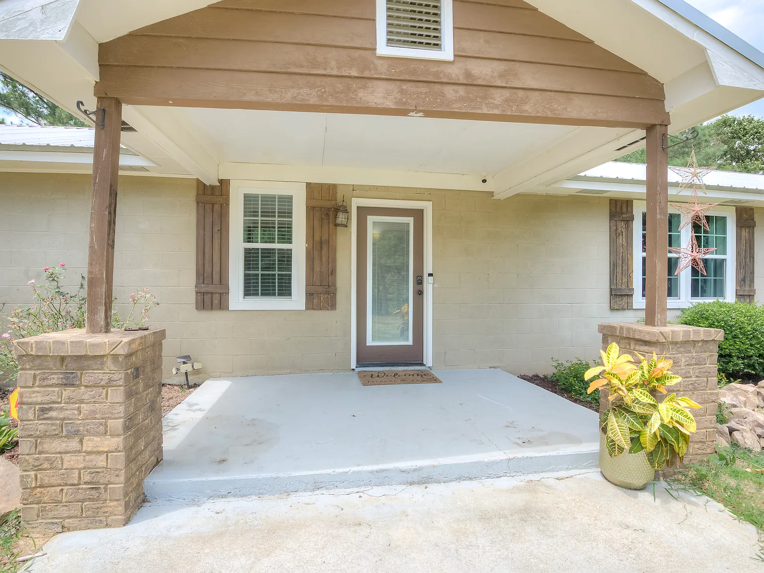 3 bed, 1900 sqft, $3,195 — Photo 2