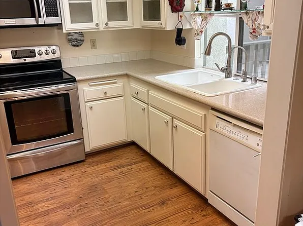 8777 Coral Springs Ct Unit 11H, Huntington Beach, CA 92646