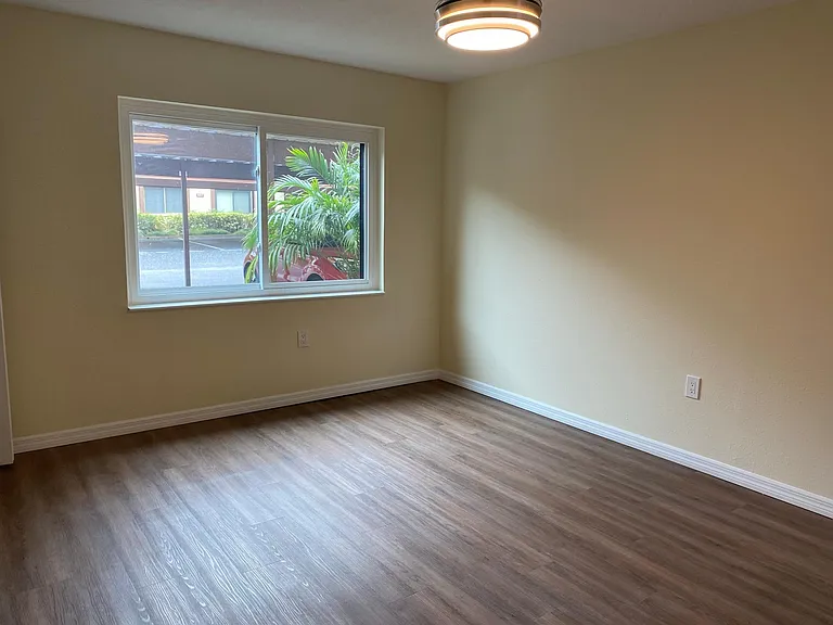 506 Duxbury Ct #B — Photo 3