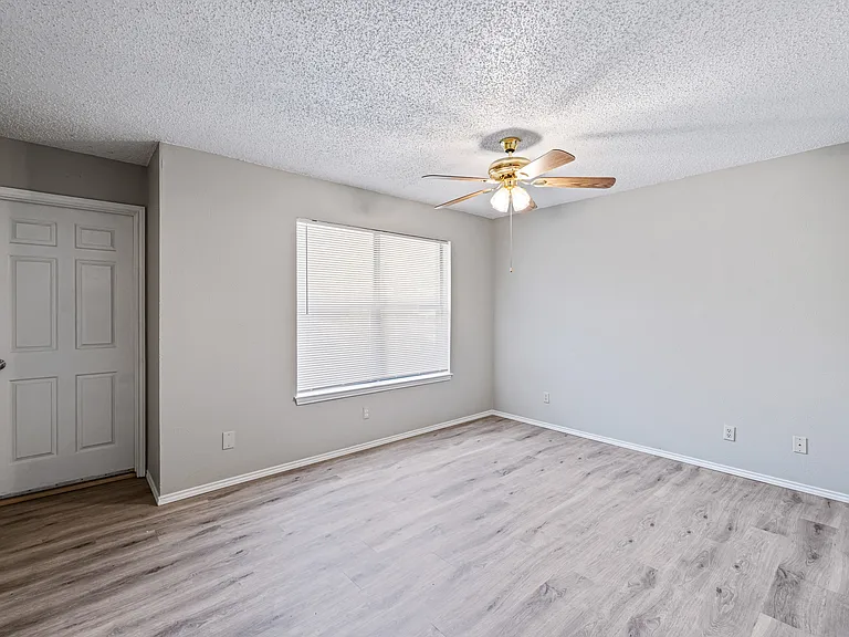 321 Gardenview St — Photo 11