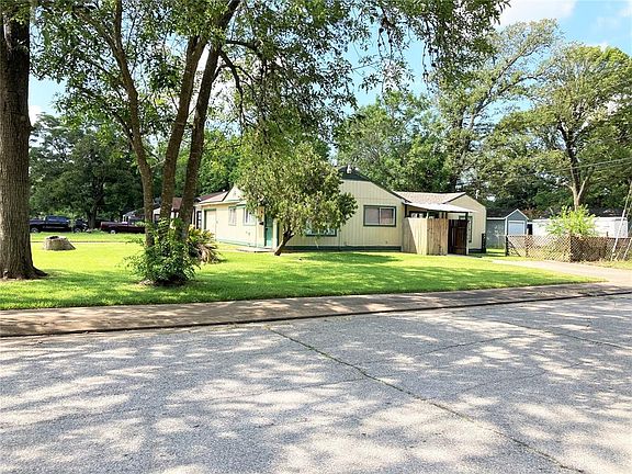4th image of 211 Huisache St