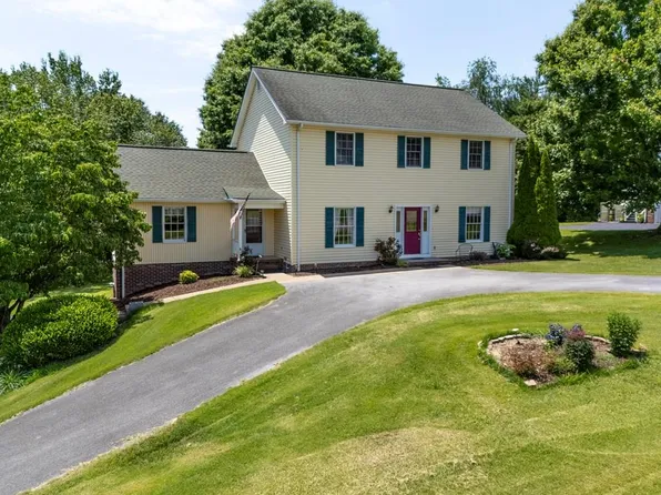19368 Triple Crown Dr, Abingdon, VA 24211