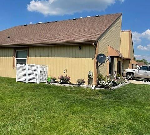 2nd image of 4011 Gateway Dr