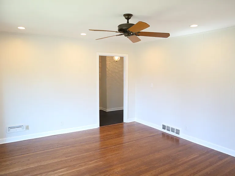 2331 Thornhill Rd — Photo 13