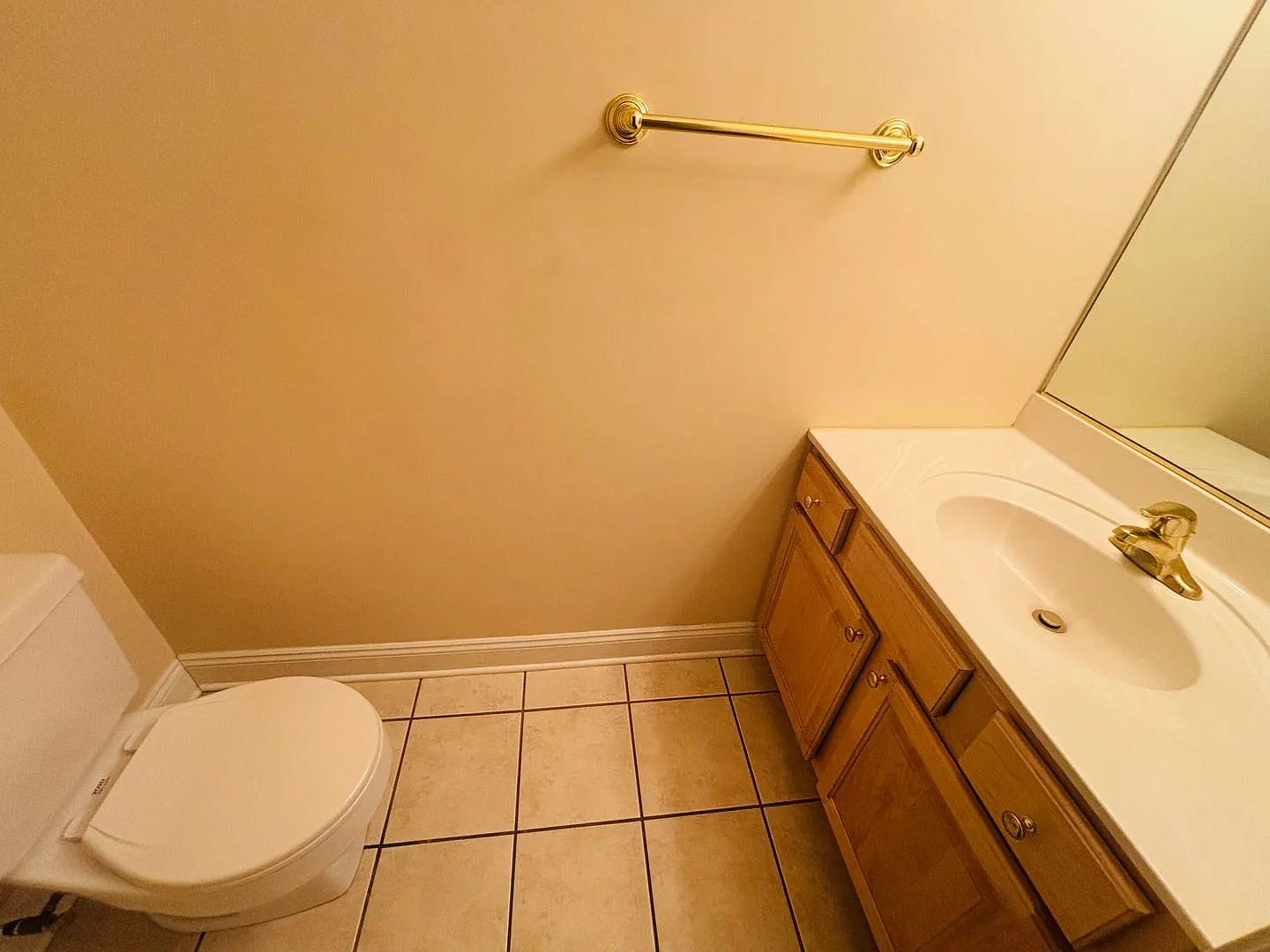 New Floors! 3 Bedroom 2.5 Half Bath Townhouse — Photo 3
