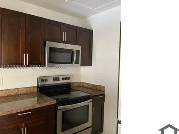 15318 SW 72nd St #21, Miami, FL 33193