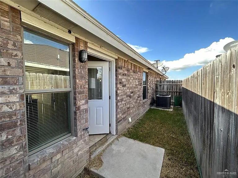 2913 Linda Vista St #C — Photo 14