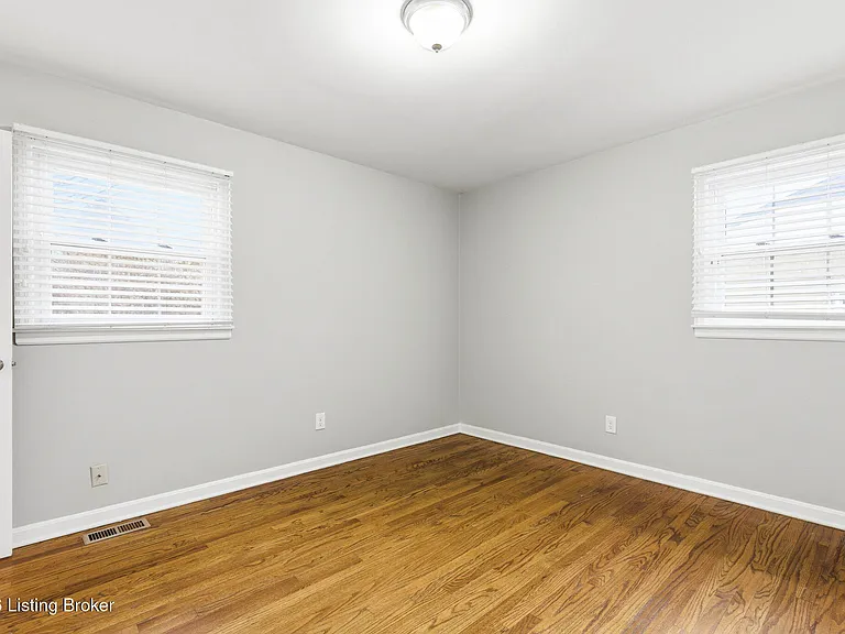 2403 Silverbrook Ave — Photo 26