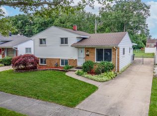 9692 Mueller St, Taylor, MI 48180