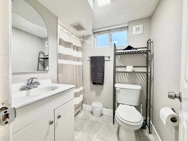 37 W Robert Ave — Photo 11