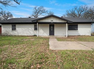 125 Briarwood Dr, Kennedale, TX 76060