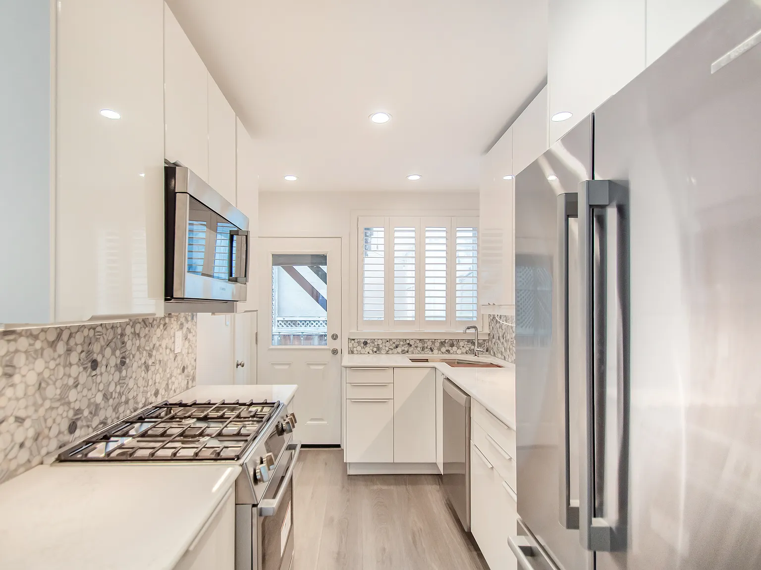 2 bed, 1.0 bath, 910 sqft, $5,495 — Photo 1