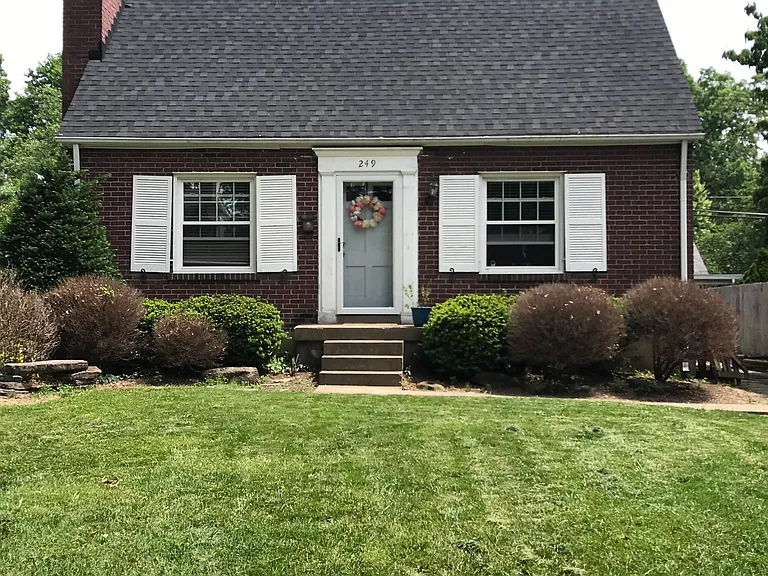 249 Norbourne Blvd — Photo 2