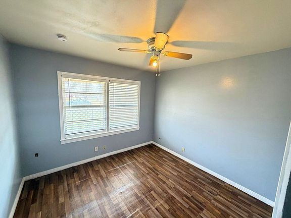 5th image of 301 Charles Ln