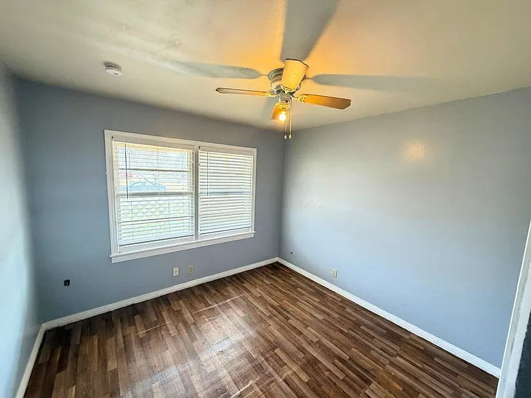 301 Charles Ln — Photo 5