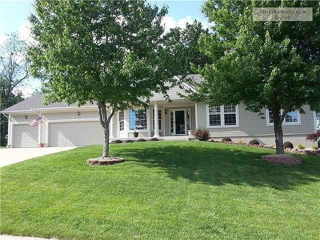 WELCOME HOME! BEAUTIFULLY LANDSCAPED. PRIDE OF OWNERSHIP HERE. MOVE IN READY.