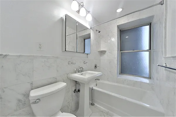 Rented by CitySites Real Estate Group | media 15