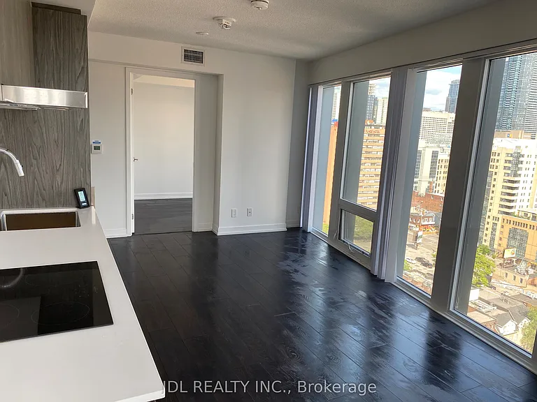 60 Shuter St #2011 — Photo 5