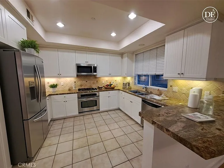 6300 Honolulu Ave #101 — Photo 15