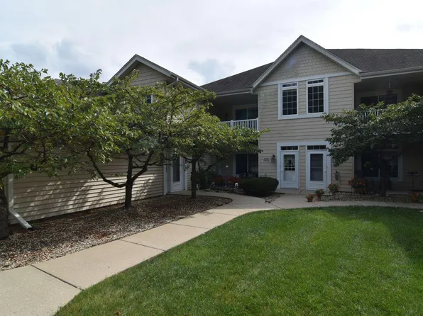 W398N6066 Autumn Woods DRIVE, Oconomowoc, WI 53066