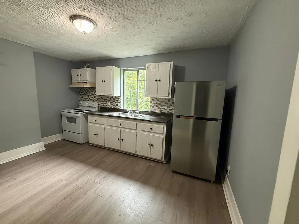 215 Smith St NE