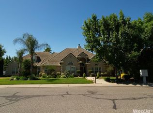 10200 Del Almendra Dr, Oakdale, CA 95361