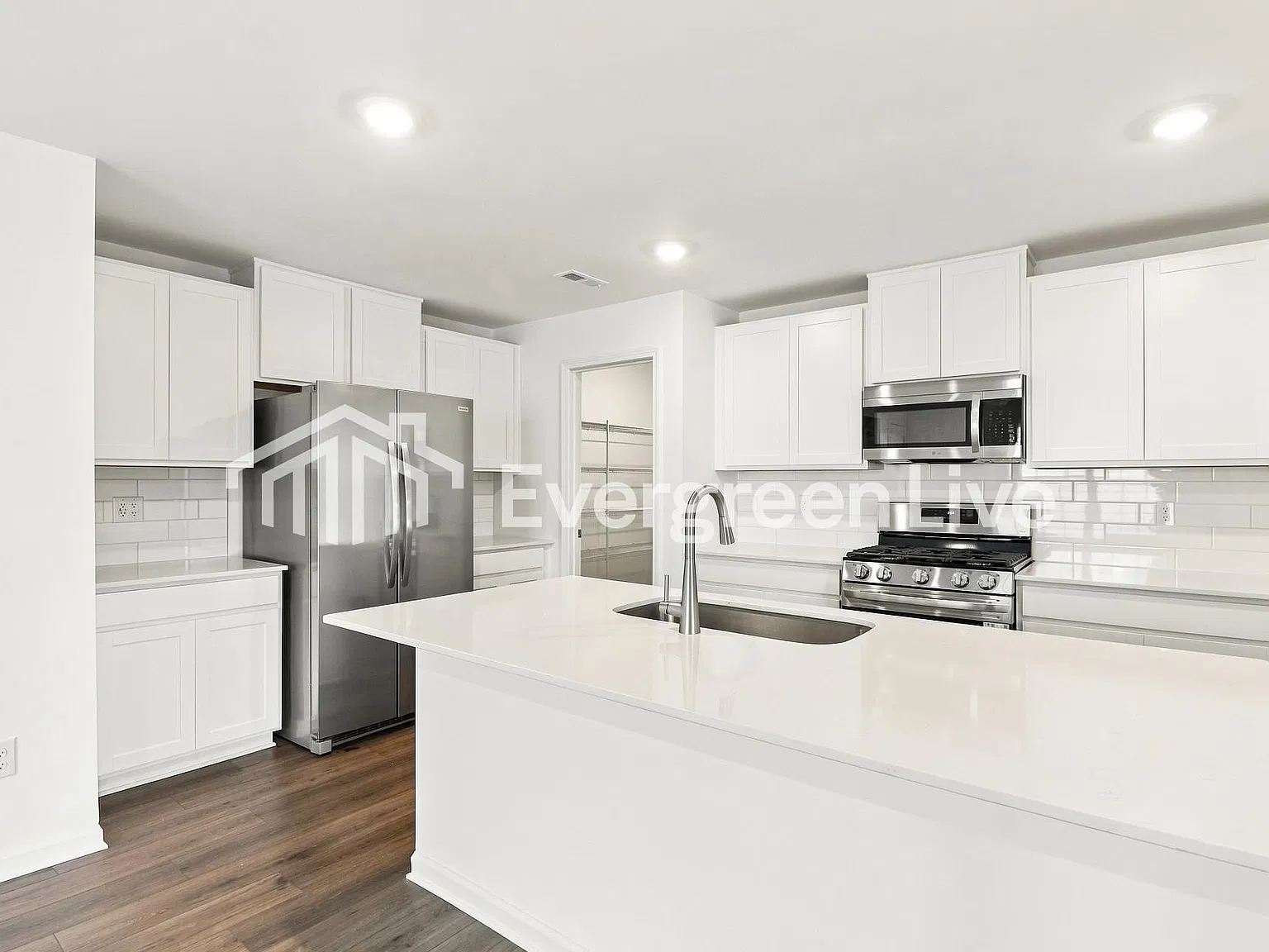 5 bed, 3.0 bath, 2578 sqft, $2,325 — Photo 4