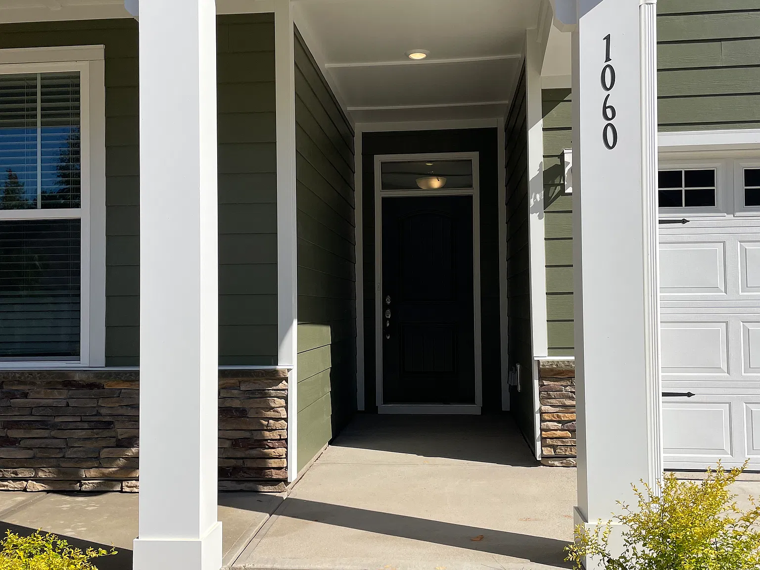 3 bed, 2211 sqft, $2,600 — Photo 2