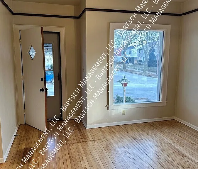 3279 S Pine Ave — Photo 4