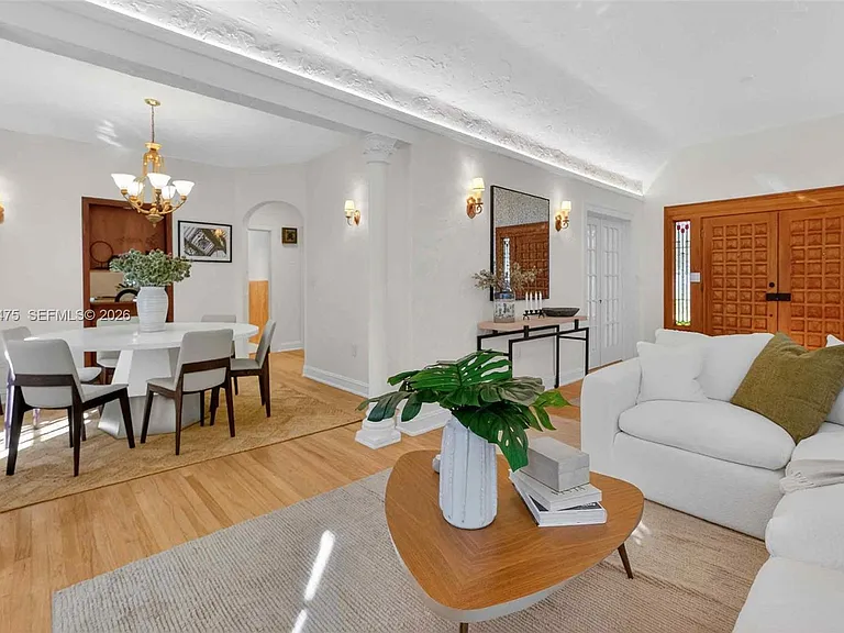 1305 Alhambra Cir — Photo 19