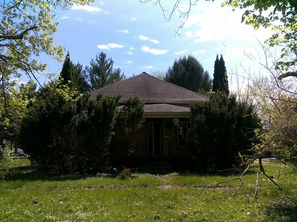 613 E Monroe Ave, Chrisman, IL 61924