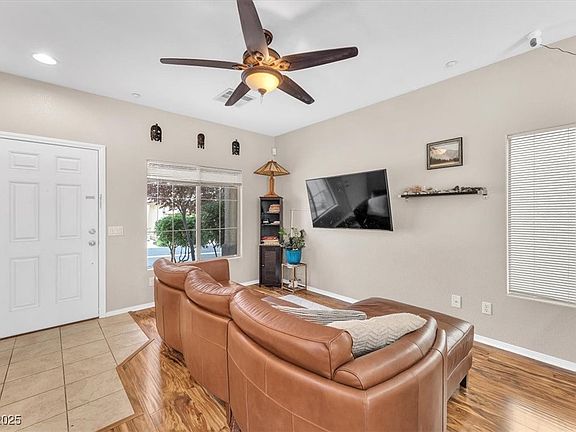 4th image of 9737 Darlington Ct