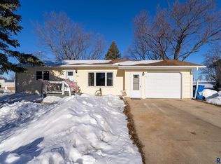 502 Lincoln Dr, Alcester, SD 57001
