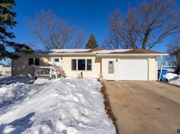 502 Lincoln Dr, Alcester, SD 57001
