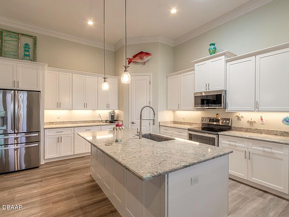 5th image of 340 Venetian Palms Blvd