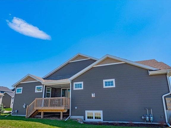 3rd image of 660 Hillcrest Dr