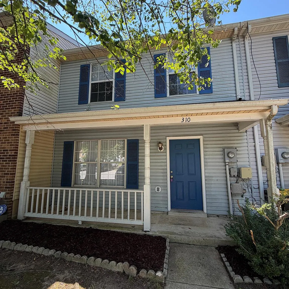 3 bed, 1.5 bath, 1160 sqft, $1,995 — Photo 1