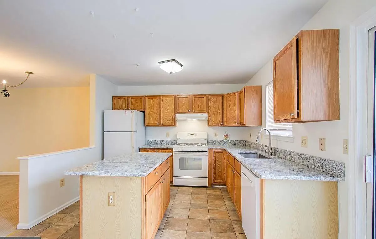 Building Photo - 448 Blossom Ln