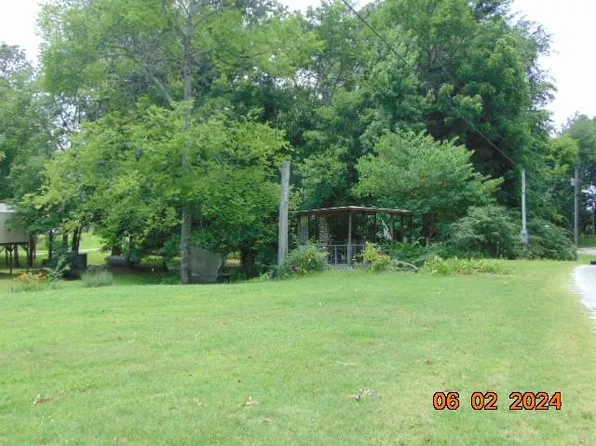 8 Arrow Head Dr, Decaturville, TN 38329